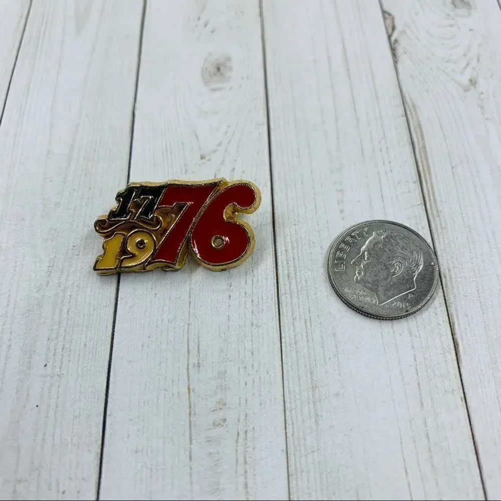 1976 Bicentennial Brooch‎